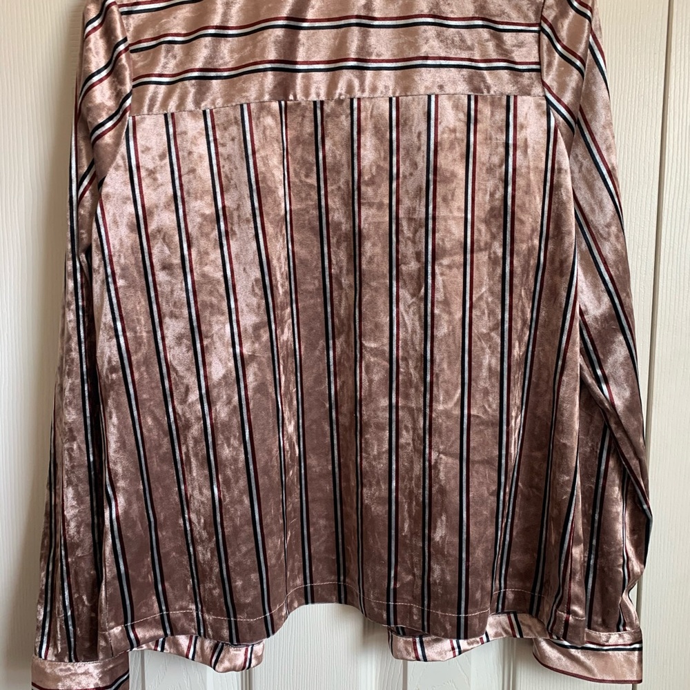 Button up - Picture 2 of 6